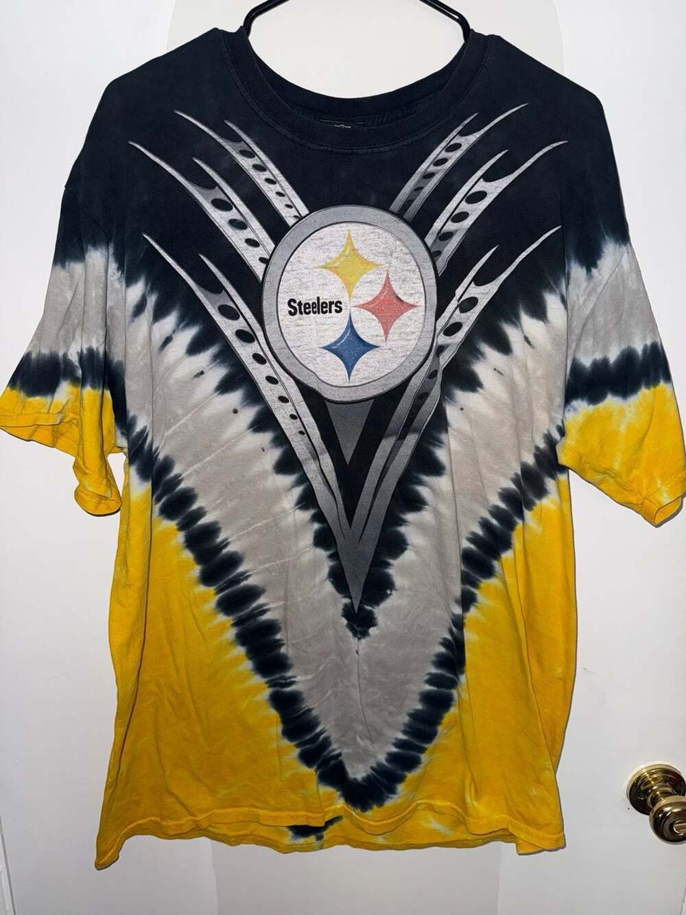 NFL Team Apparel Pittsburgh Steelers V-Pattern Tie-Dye Graphic T-Shirt